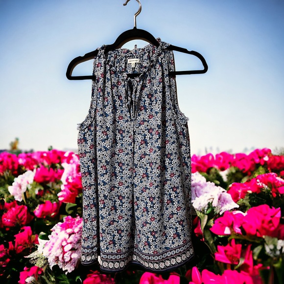 Max Studio Navy/Blue/White/Pink Busy Floral Print Sleeveless Top w/Ruffles - Picture 4 of 15